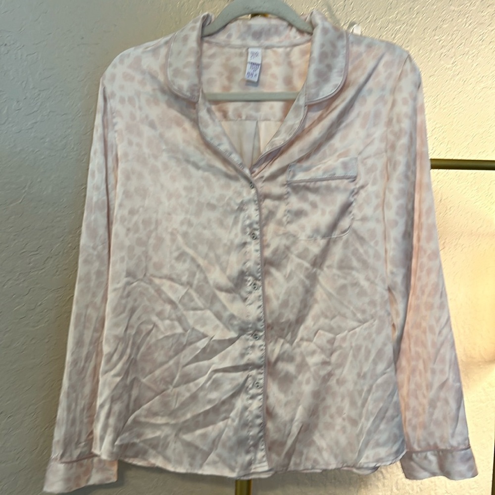 Stars above light pink cheetah print pajama top k